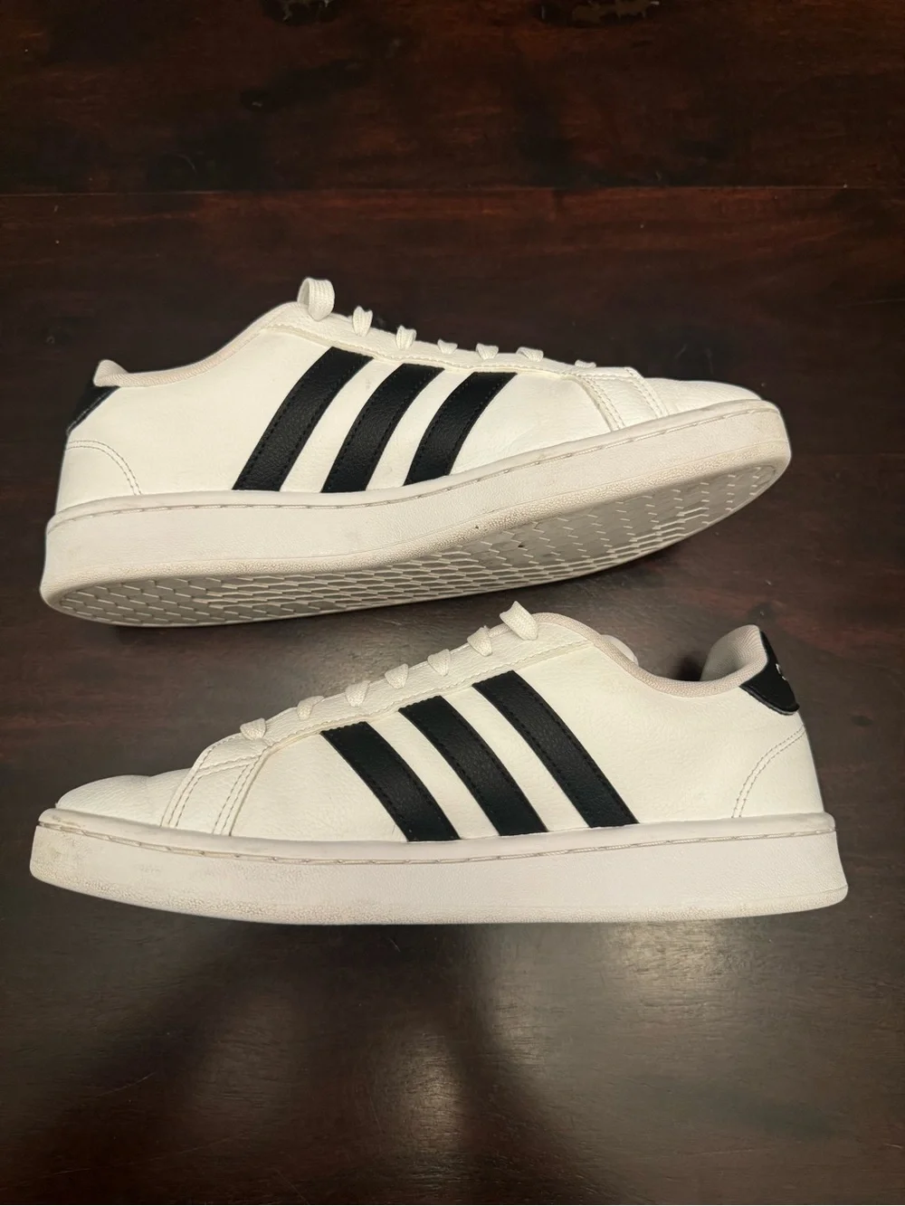adidas Women’s Grand Court Sneakers White Black Cloudfoam insole Size 8.5